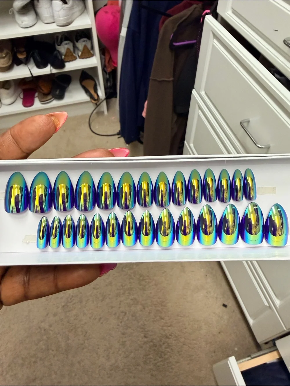 Iridescent Blue-Green Press-On Nails Set